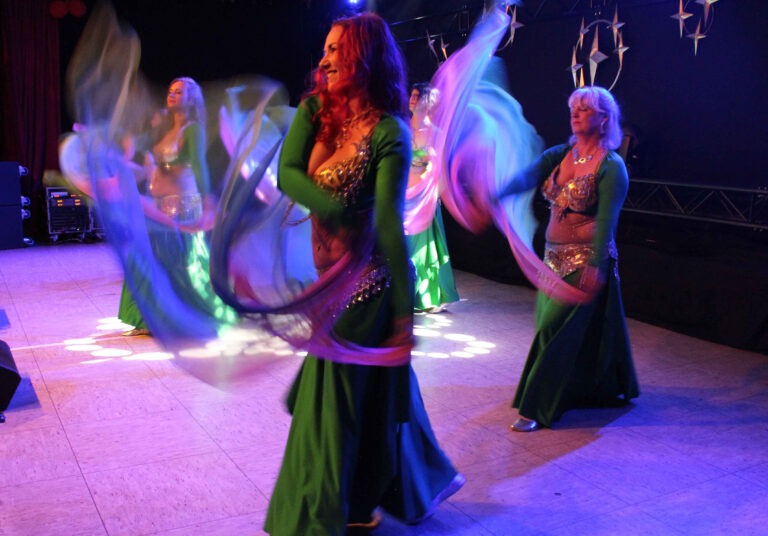 Aufnahme des Bauchtanzes bei der orientalischen Show